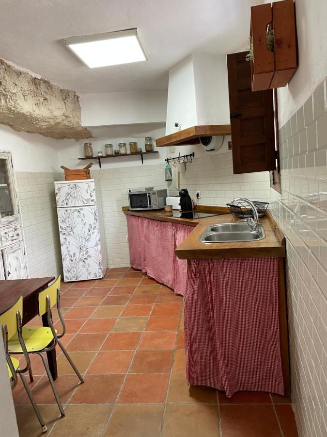Cueva De La Abuela Maria Villa Alcala del Jucar Bagian luar foto